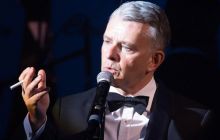 Richard Shelton as Frank Sinatra, in Sinatra:Raw