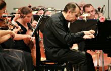 Mikhail Pletnev plays piano