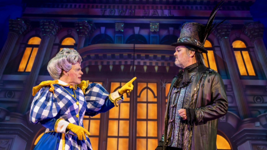 Allan Stewart at Dame May, Grant Stott as Fleshcreep (photo credit, Douglas Robertson)